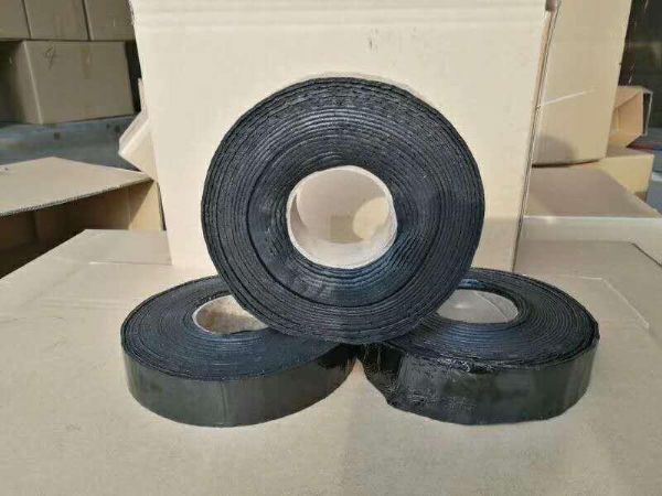 沥青压缝带对修补路面裂缝效果好