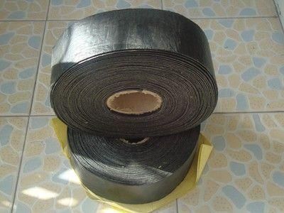 使用祥通工程材料生产的路面贴缝带有什么优势呢？