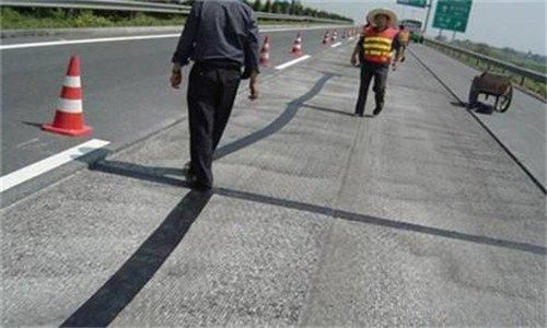 公路裂缝的修补养护问题