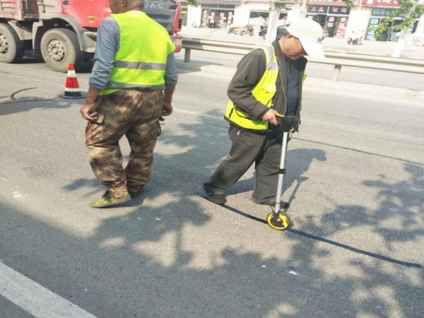 在使用路面贴缝带时需要注意的问题
